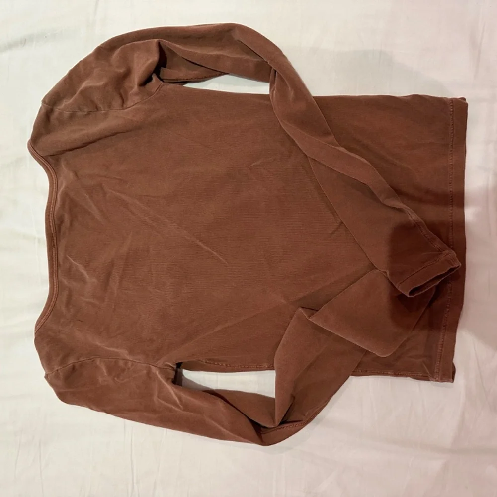 Skims New Vintage Scoop Long Sleeve T-Shirt in XS, Penny - Picture 2 of 2